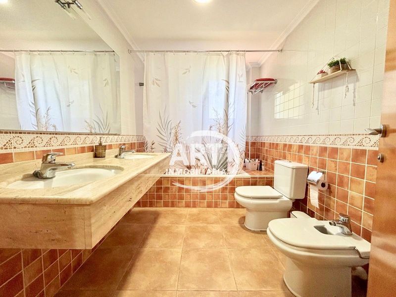 Foto eedc6a09-4f26-4901-ac97-7313f391259a. Casa amb calefacció aparcament piscina a Camí de Paterna-Lloma del Calderer Bétera