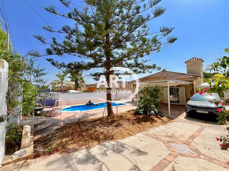 Foto 06613614-43e1-477f-b340-f1096dc40f71. Casa amb calefacció aparcament piscina a Los Pinares-La Masia Bétera