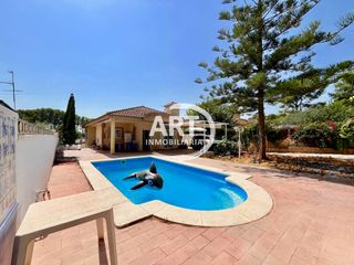House  Les pedreres. Chalet independiente en venta en bétera