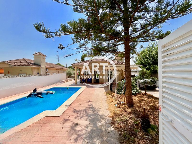 Foto 3359527b-a930-41a4-96c6-84690595c729. Casa amb calefacció aparcament piscina a Los Pinares-La Masia Bétera