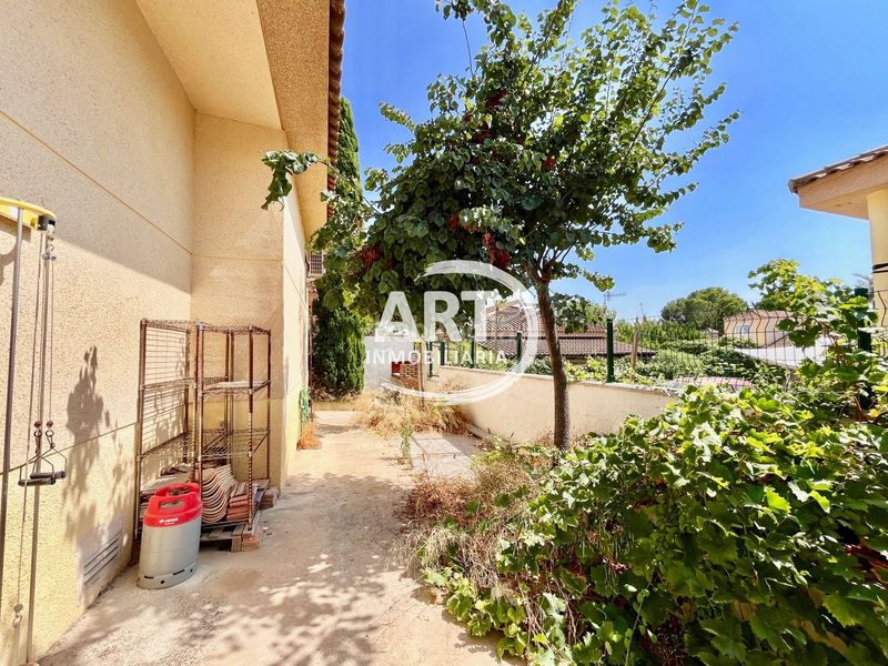Foto 54d0daff-eb33-4bc4-b831-465a29e26e87. Casa amb calefacció aparcament piscina a Los Pinares-La Masia Bétera