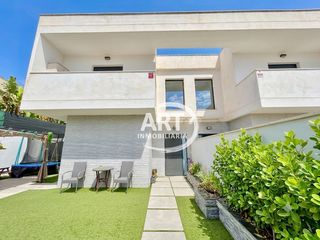 Casa  Estrella polar. Chalet pareado en venta en la pobla de vallbona