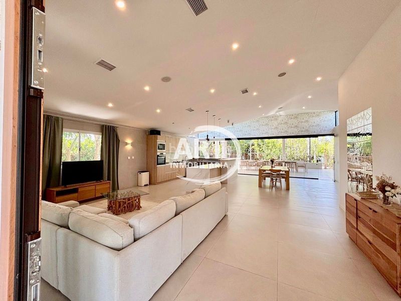 Foto c2cff391-66d2-4e93-91cb-e17338b2282f. Casa villa independiente con piscinalago en La Conarda-Montesano Bétera