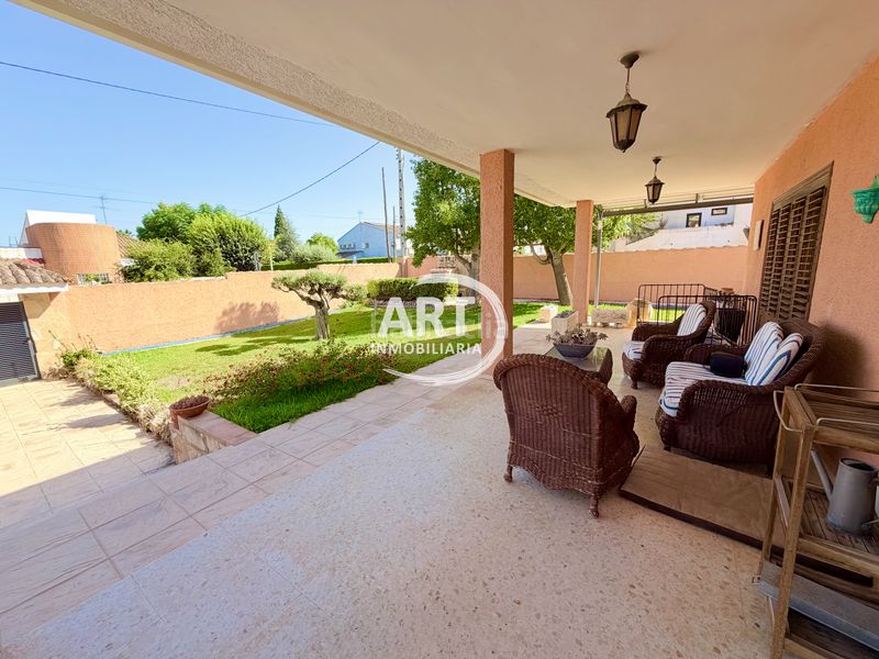 Foto 2c6bf013-89ec-4384-9430-49f883d19e23. Casa amb calefacció aparcament piscina a Riba - roja de Túria