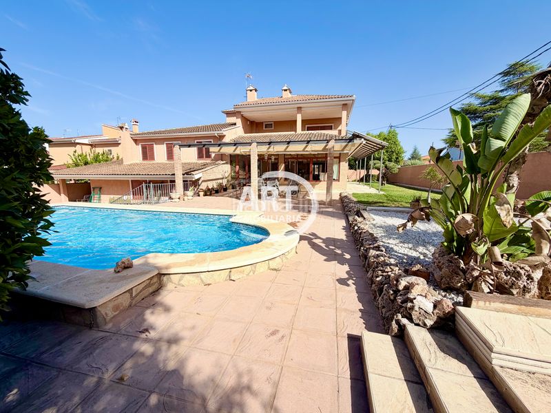 Foto 3e5ffc24-4493-4a6c-aab8-fbc5a06e20d5. Casa amb calefacció aparcament piscina a Riba - roja de Túria