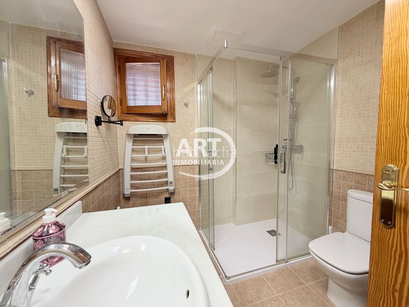Foto a1087586-d3a7-4609-b409-9adb7ef87161. Casa amb calefacció aparcament piscina a Riba - roja de Túria
