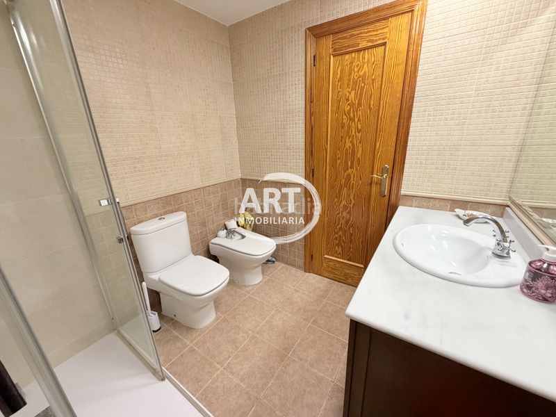 Foto afe66651-a858-4576-90bf-cc853a826b46. Casa amb calefacció aparcament piscina a Riba - roja de Túria