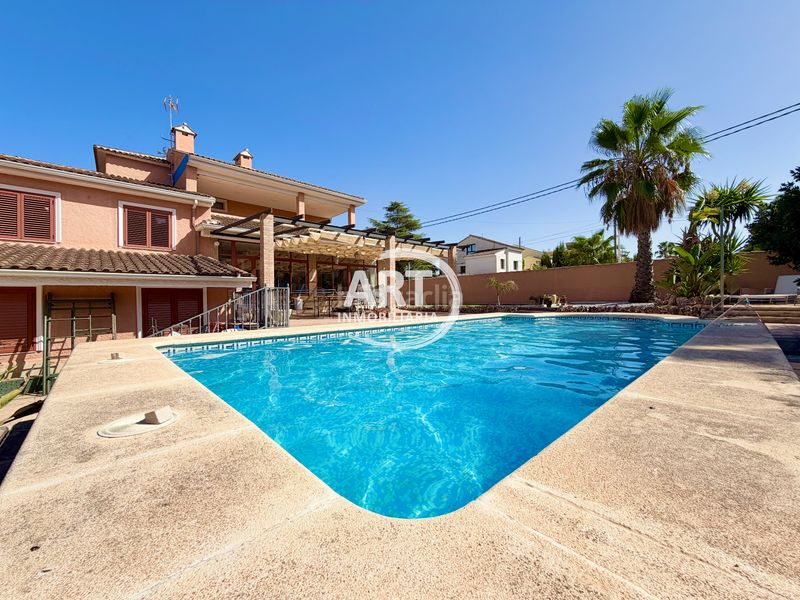 Foto dca33d3d-7c14-43fa-90c0-775610ceacd9. Casa amb calefacció aparcament piscina a Riba - roja de Túria