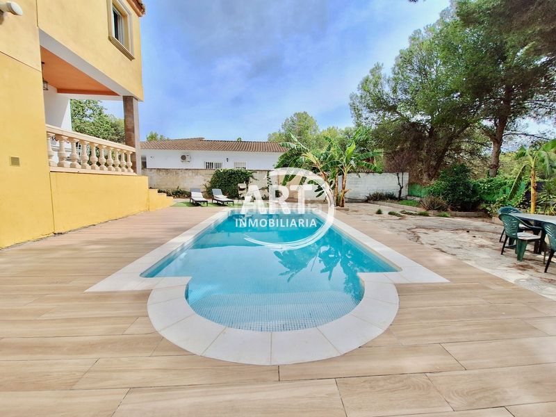 Foto 081f964e-1c4a-4591-8480-a552a06e22da. Casa amb piscina a Serra