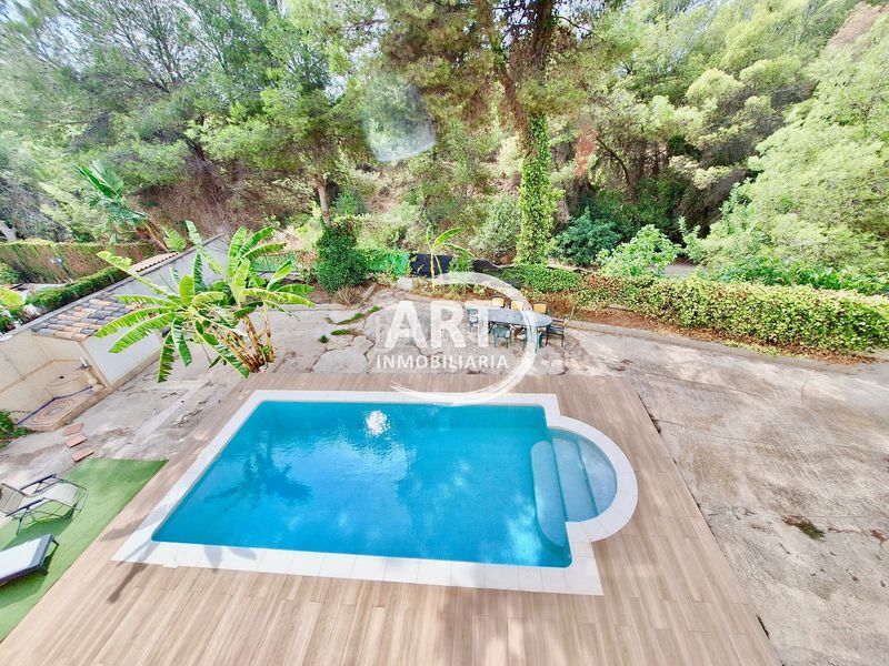Foto 1059401a-c564-4f21-ab98-fff04841369d. Casa amb piscina a Serra