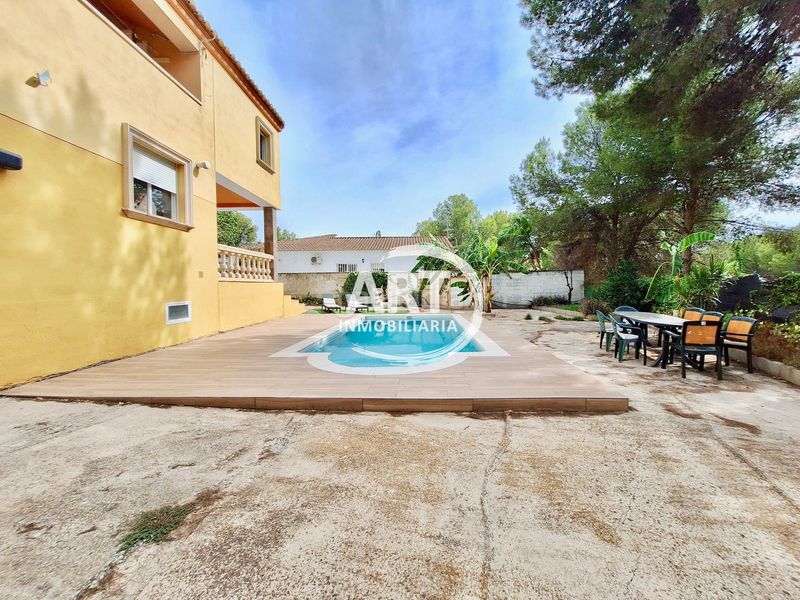 Foto 141b970a-25d1-4d26-bb9a-7352ac51a95f. Casa amb piscina a Serra