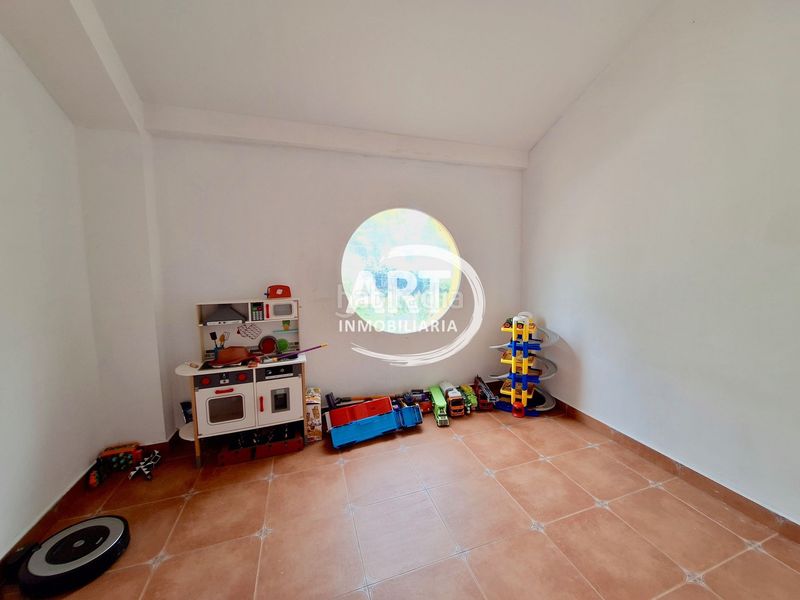 Foto 3bdee127-a79f-4600-a136-c830cf15e13d. Casa amb piscina a Serra