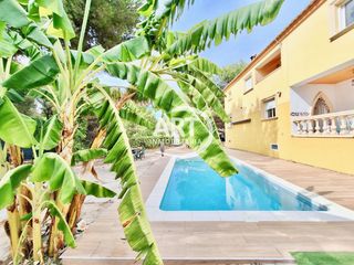 Maison  Marbella. Chalet independiente con piscina en serra