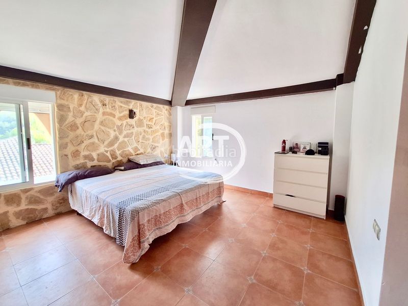 Foto a526fc92-1a25-4c98-ad3f-f57e1e05d748. Casa amb piscina a Serra