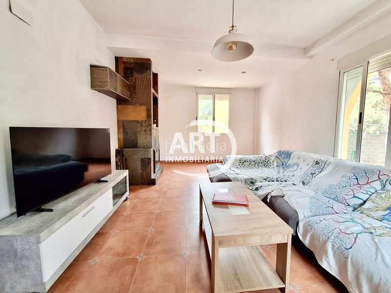 Foto c8a64117-4755-4092-85af-1e2fba716911. Casa amb piscina a Serra