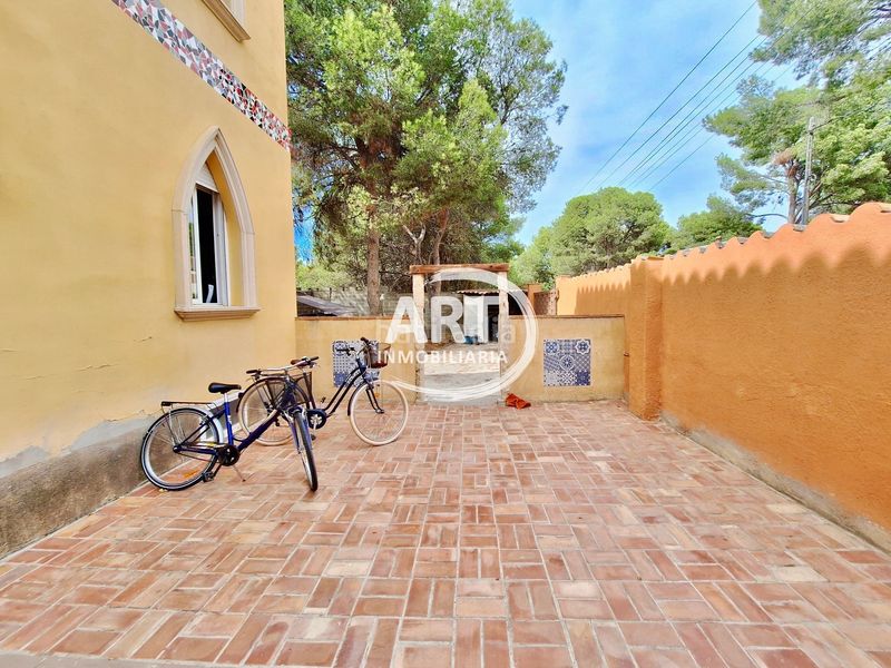 Foto d68c38e8-fb0d-4e42-bf25-c9aafe408118. Casa amb piscina a Serra
