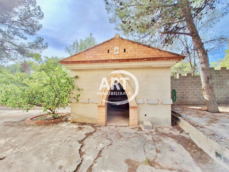 Foto e249809b-83d5-49c0-b8af-f43b6d8d59f2. Casa amb piscina a Serra