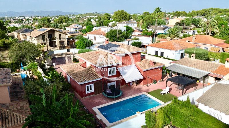 Foto 044e87c2-d623-4dd1-84be-92a2e77153a7. Casa amb calefacció aparcament piscina a Pueblo Eliana (l´)