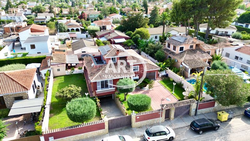 Foto 2389f667-d6aa-4ef6-8778-021db18476e7. Casa amb calefacció aparcament piscina a Pueblo Eliana (l´)