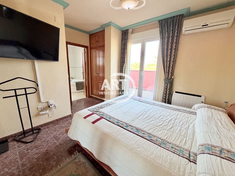 Foto 43aa1ea3-7e0b-44b5-a0db-71602b51f834. Casa amb calefacció aparcament piscina a Pueblo Eliana (l´)