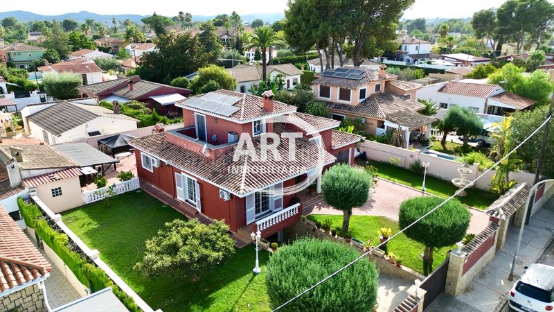 Foto 48d7a623-2559-4f92-8c62-7d2d6d7900f7. Casa amb calefacció aparcament piscina a Pueblo Eliana (l´)