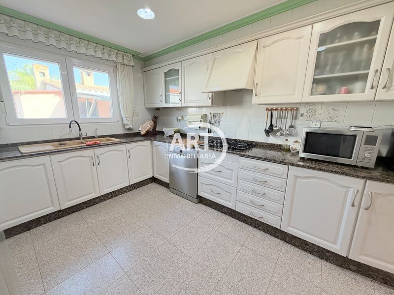 Foto 4f4068e6-8af8-4ecd-8771-284b1fad57ba. Casa amb calefacció aparcament piscina a Pueblo Eliana (l´)