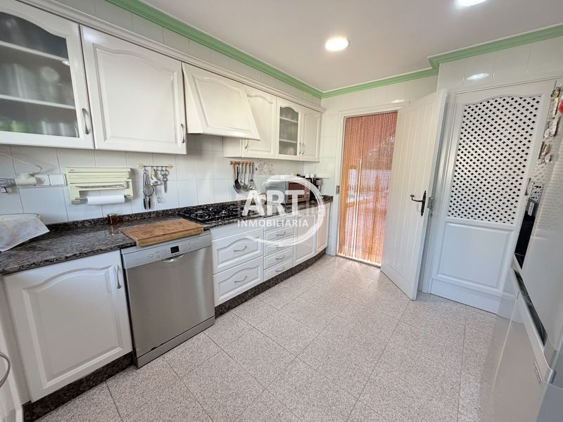 Foto 529eaf48-5bb8-40a1-abaa-7f3d75d277c8. Casa amb calefacció aparcament piscina a Pueblo Eliana (l´)