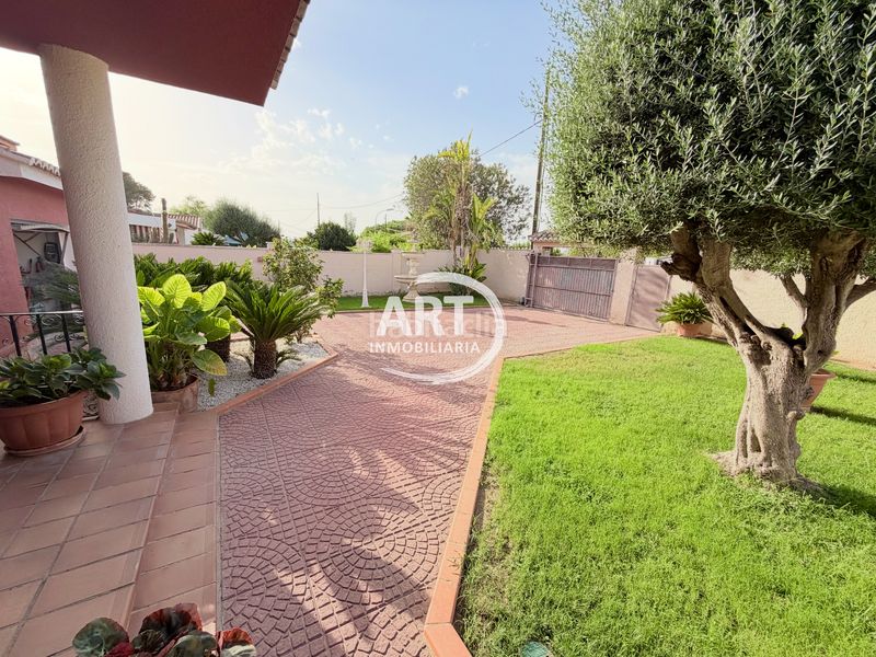 Foto 54c22bc1-bf2b-4b37-ae28-314916c5e0b7. Casa amb calefacció aparcament piscina a Pueblo Eliana (l´)