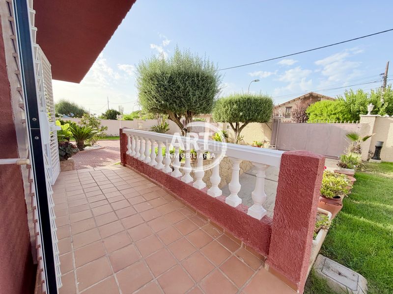 Foto 6d6c7a2d-a168-4551-a30a-3481d2cdf43b. Casa amb calefacció aparcament piscina a Pueblo Eliana (l´)