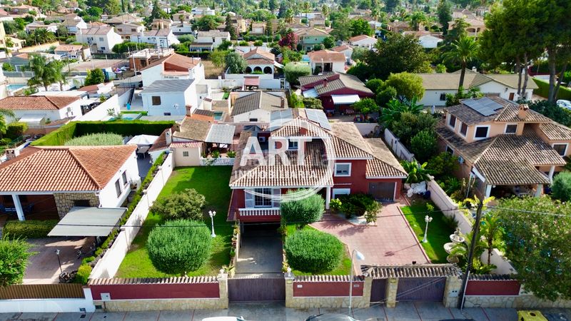 Foto 8fe62adb-e2b5-4800-97d4-59a700308b9c. Casa amb calefacció aparcament piscina a Pueblo Eliana (l´)