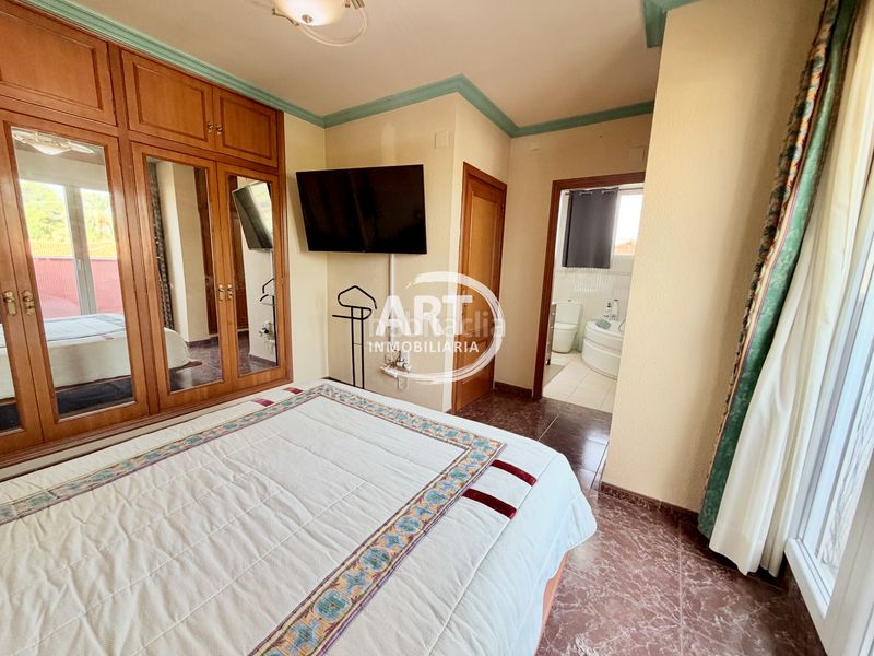 Foto c28c64ad-54b8-4b3e-b824-64fd04b4f746. Casa amb calefacció aparcament piscina a Pueblo Eliana (l´)