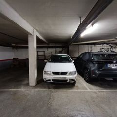 Autoparkplatz in Centre. Plaza de aparcamiento de 10,57m2, de facil acceso