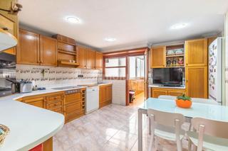 Appartement  Pablo iglesias. Espacioso piso en el centro de alicante