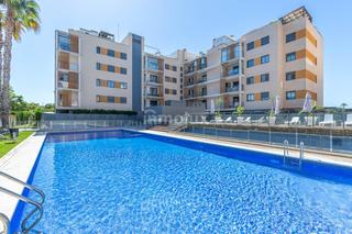 Lloguer Pis  C. alcalde josep poveda verdú. Alquiler de larga temporada bajo con jardin en la zona de villa