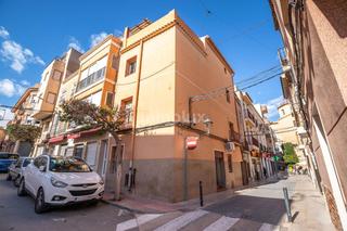 Casa  Plaza de espaa. Amplia vivienda en pleno centro de agost