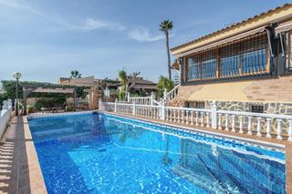 Chalet  Calle pinos. Acogedor chalet en los girasoles