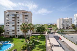 Piso en Playa de San Juan. Vivienda en urbanización completa en playa san juan