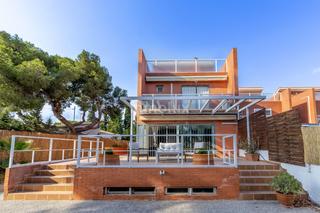 Casa adossada  Camino reial de la vila joiosa. Amplio chalet en urbanizacion privada con piscina en muchavista