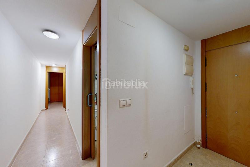 Foto 134df4fa-2e47-4cb3-adb1-936606c66350. Piso moderno apartamento con plaza de garaje y trastero en Alicante