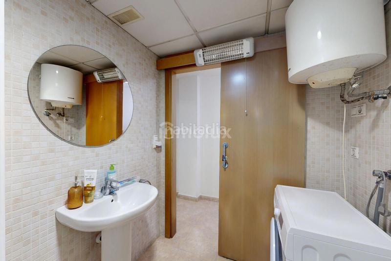 Foto 6625ef64-df08-4b31-8578-b0d1ac6ebfe7. Piso moderno apartamento con plaza de garaje y trastero en Alicante