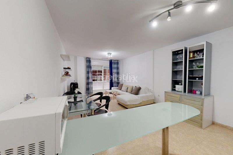 Foto a3a34599-753a-4fdf-a23e-12da5a4c1608. Piso moderno apartamento con plaza de garaje y trastero en Alicante