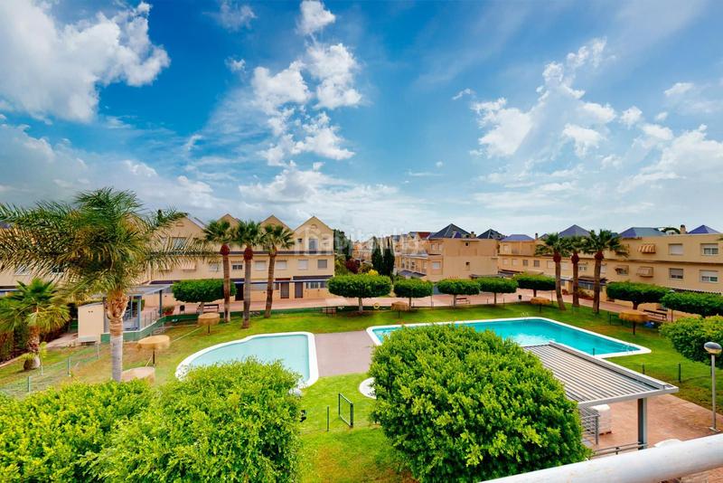 Foto f7b19c2f-4fe2-4efa-a3d5-369bf784e75d. Casa a schiera con riscaldamento parcheggio piscina in Alicante