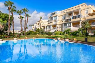 Location Appartement  Calle escultor josé gutiérrez. Amplio apartamento amueblado con garaje y gran terraza vistas al