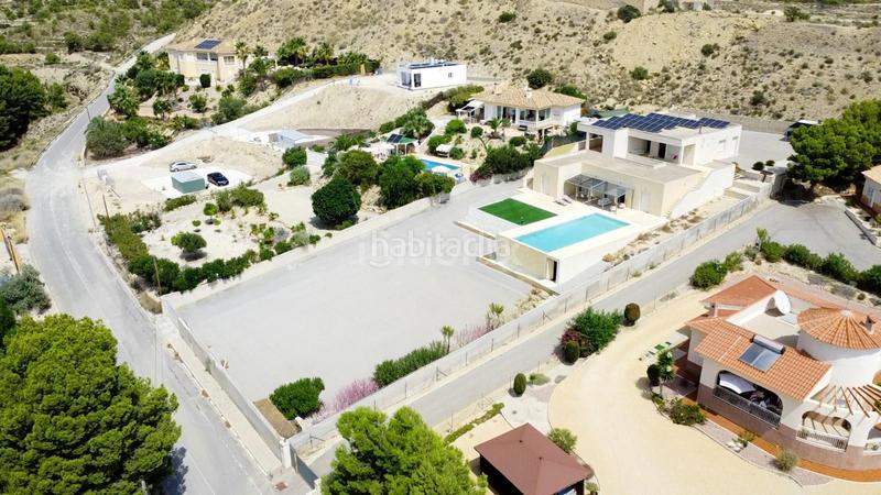 Foto 3ba72e6f-64a7-40d4-aae9-a1f09277ab7a. Chalet diseño y lujo en valle del sol chalet con piscina y vistas panoràmicas en Alicante