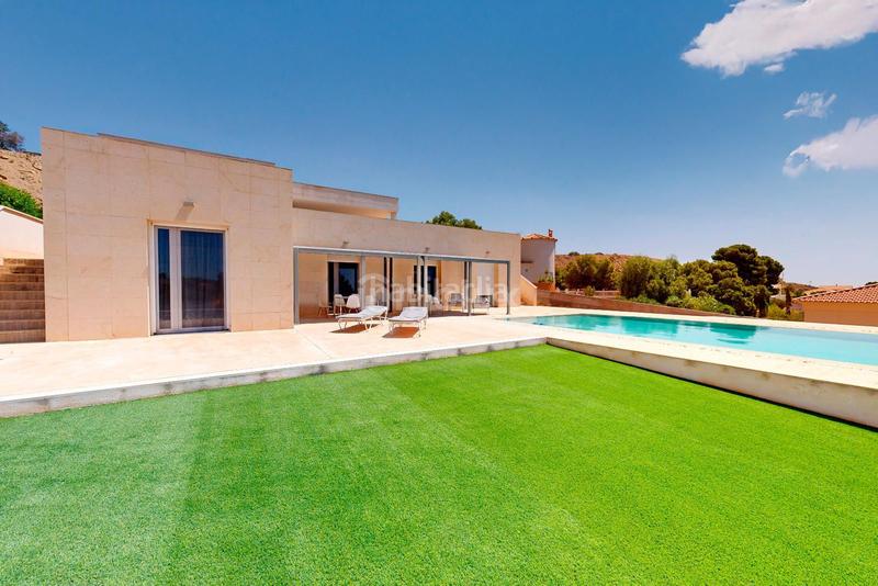 Foto 45e5ac2e-6762-4224-9ba5-0e2bb46075d5. Chalet diseño y lujo en valle del sol chalet con piscina y vistas panoràmicas en Alicante