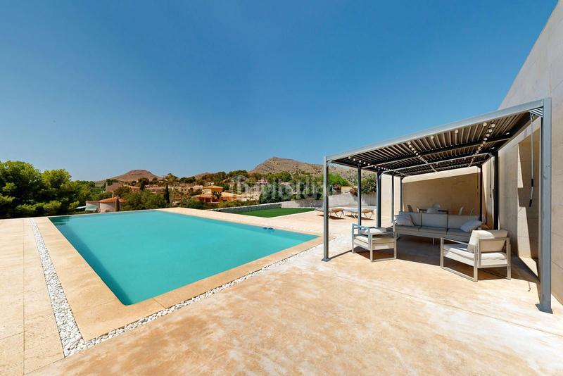 Foto e34abf64-adf2-419a-838f-ee38b9e5034d. Chalet diseño y lujo en valle del sol chalet con piscina y vistas panoràmicas en Alicante