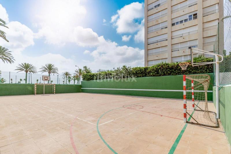 Foto 11f15cd2-43ab-4862-be3d-0d494cdc6533. Piso en niza 30 piso en primera línea con terraza y vistas panorámicas Playa de San Juan en Alicante