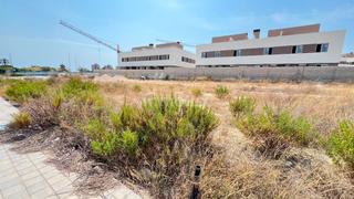Terreno residencial  Calle carburos villafranqueza. Parcela de 986m2 en el pau9