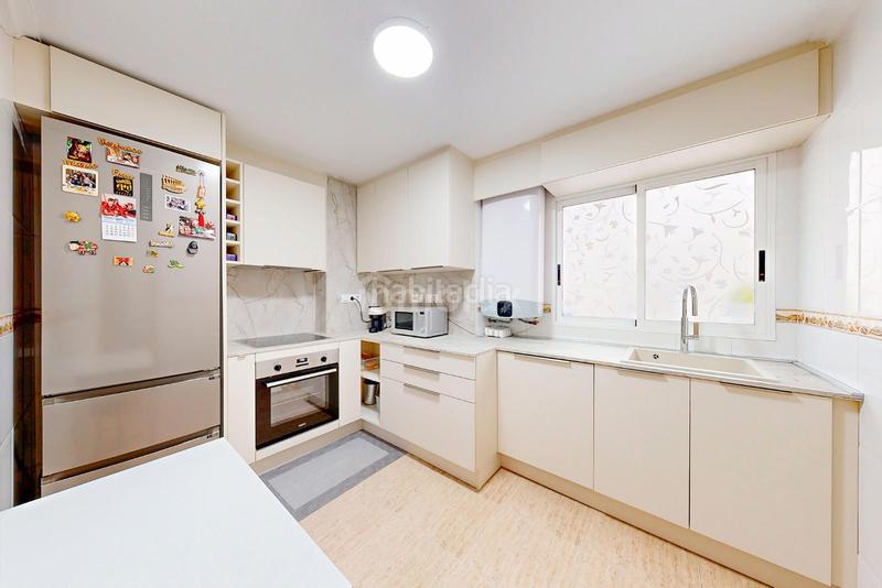 Foto eda90c14-1acf-495b-a701-8338a118207a. Piso en olof palme 14 luminosa vivienda con terrazaplaza de garaje y trastero en Alicante