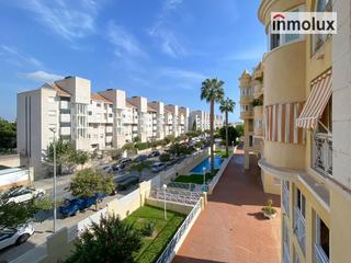 Miete Etagenwohnung  Calle britania. Alquiler apartamento con cochera en residencial flamingo